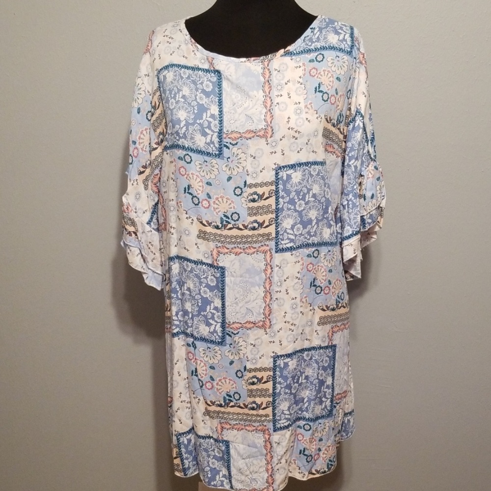 1X -  Plus size tunic with ruffle sleeves